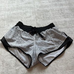 Lululemon hotty running shorts black and white dots